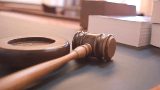 Vyše 6 200 ľudí prišlo o 91 miliónov eur. Výnosy im údajne vyplácali z peňazí nových klientov