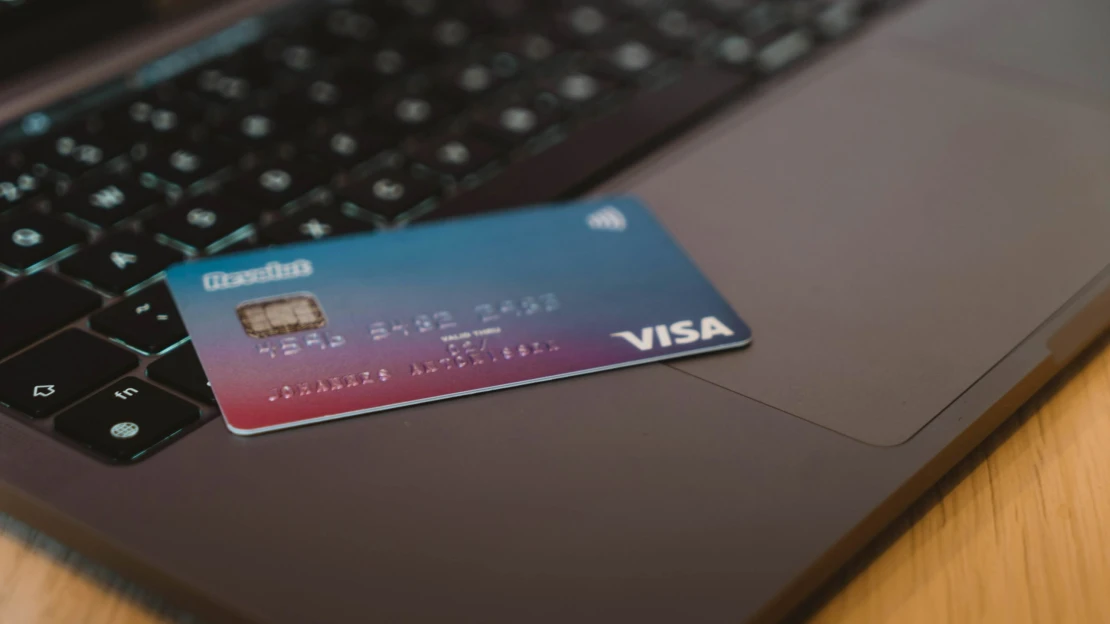 Bloomberg: Visa prepustí sedem percent zamestnancov, musí byť efektívnejšia