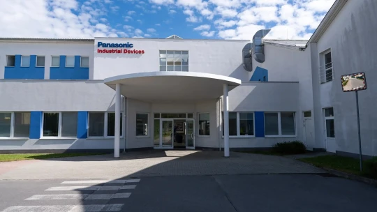 Japonský koncern Panasonic predáva svoje európske fabriky. Dve má na Slovensku, pracuje tu dvetisíc ľudí