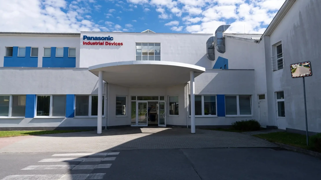 Japonský koncern Panasonic predáva svoje európske fabriky. Dve má na Slovensku, pracuje tu dvetisíc ľudí