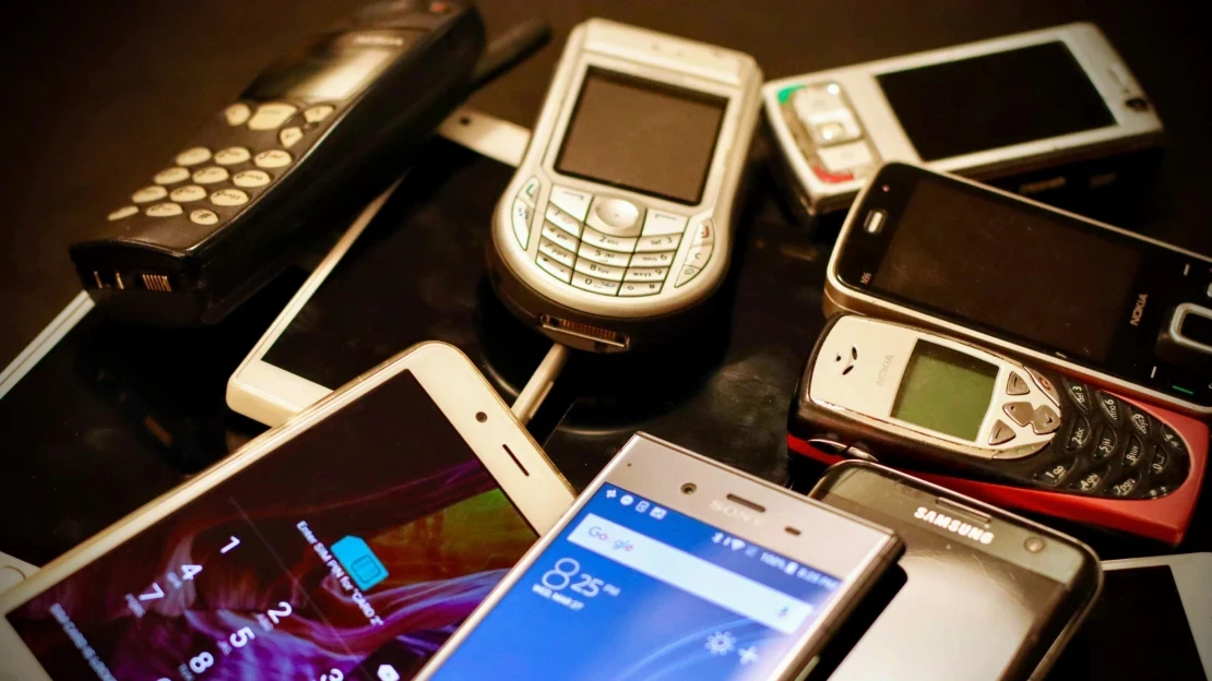 Zlato v šuflíku. Staré telefóny ukrývajú milióny, najväčší biznis je však inde