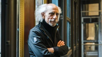 Denne zobchoduje miliardu dolárov a zažil viac krachov než ktokoľvek. Tvrdí, že sa AI ešte len začína
