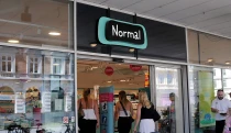 Labyrint, v ktorom zľavové akcie nečakajte. V čom spočíva čaro reťazca Normal?