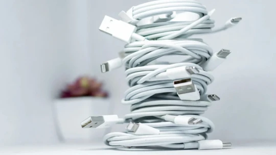Z pražského skladu až do Grónska. České príslušenstvo k elektronike potichu dobýva svet