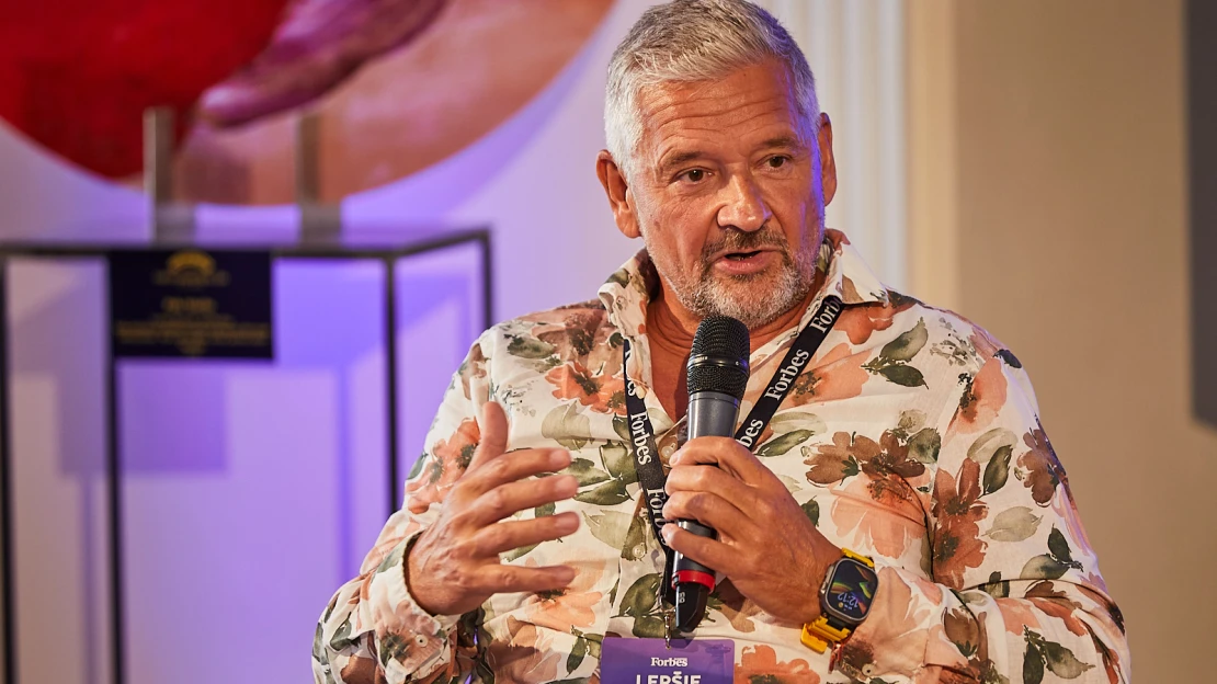 Zmysluplná pomoc sa nezačína peniazmi, ale počúvaním, tvrdí filantrop Zoltán Berghauer