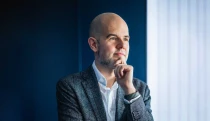Vlastní 40 bytov v lokalitách, ktorým sa makléri vyhýbajú. Vynášajú mu vyše 30 percent