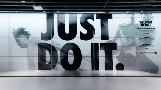 Pád športového giganta. Nike vypadáva z indexu S&P 100 a jeho hodnota klesla o 220 miliárd dolárov