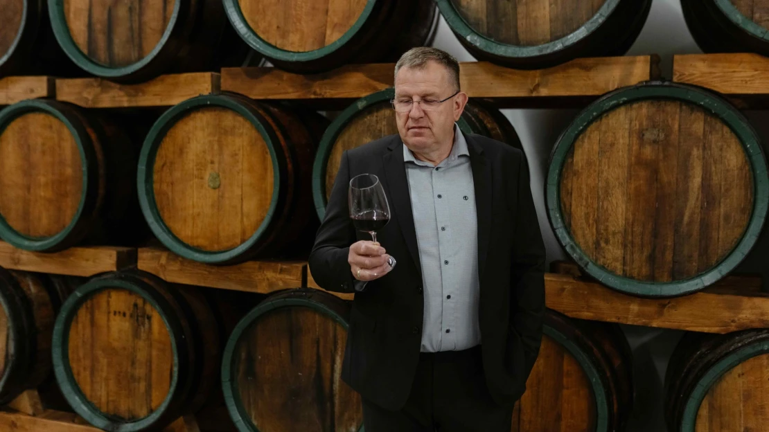 Ľudia pijú menej, ale vyberajú si lepšie. Vinárstvo musí vedieť reagovať, hovorí enológ Jaroslav Žák
