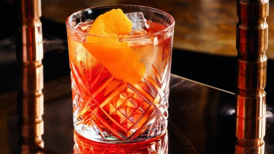 Milióny v horkom drinku. Na čo myslieť, keď si dáte negroni?