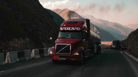 Volvo Group plánuje postaviť vo Švédsku veľké batériové úložisko