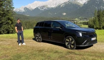 Manažérska limuzína alebo elektrické pohrebné auto? Za volantom obrovskej Škody Peaq