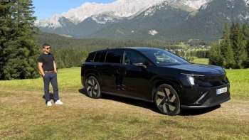 Manažérska limuzína alebo elektrické pohrebné auto? Za volantom obrovskej Škody Peaq
