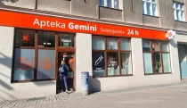 Ide J&T do farmaceutického súboja s Pentou? Nepriamo nakupuje lekárne, Poliaci v tom vidia úskok
