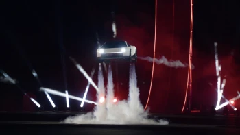 Musk predstavil auto ako z filmu. Nová Tesla Roadster má lietať a zrýchliť na stovku za sekundu